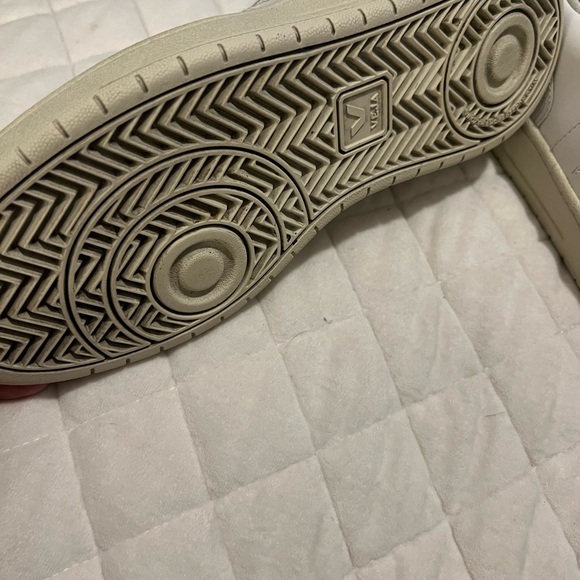 Veja Women's V-10 Leather Sneaker in White - Picture 4 of 6